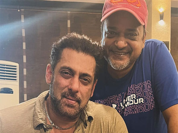 Salman Khan poses with Sajid Khan in new pic before kicking off 'Sikandar' shoot