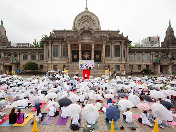 Amid rain Indian embassy organises Yoga Day celebrations in Tokyo