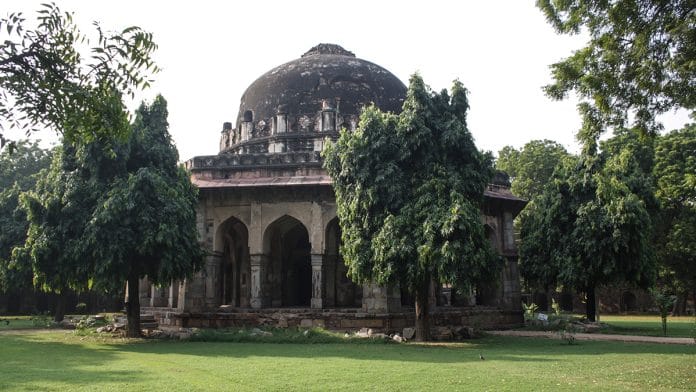 The tomb of Sikandar Lodi, Lodi Gardens, New Delhi, Photographer: Indrajit Das, Photographed: 2018. Image courtesy of Wikimedia Commons