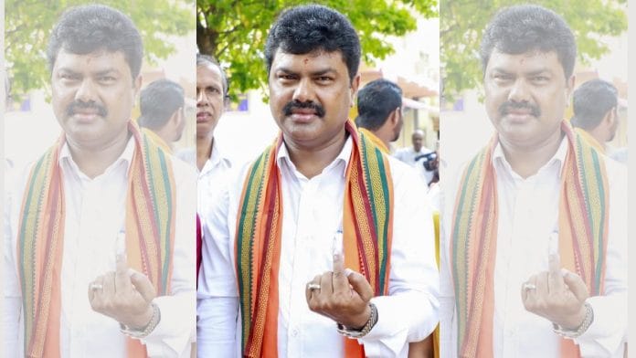 B Y Raghavendra casting his vote for the third phase of Lok Sabha Polls | File photo | ANI