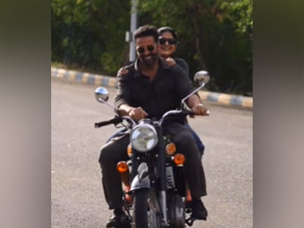 Here's how Akshay Kumar wished his 'Sarfira' director Sudha Kongara on her birthday