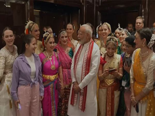 PM Modi interacts with artists of Russian Cultural Troupe