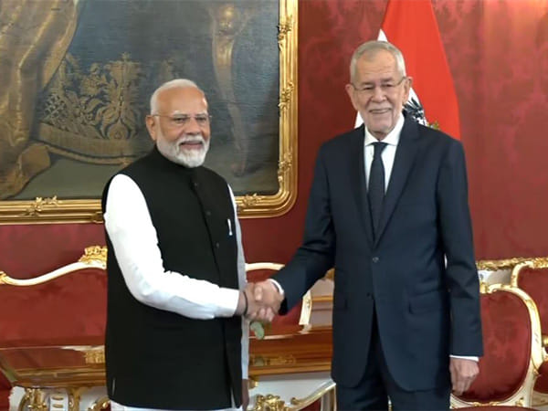 Vienna: PM Modi calls on Austria President Alexander Van der Bellen