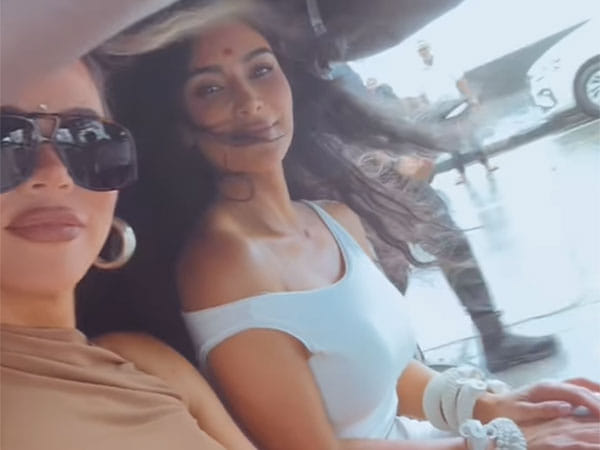 Kim, Khloe Kardashian enjoy auto rickshaw ride in Mumbai