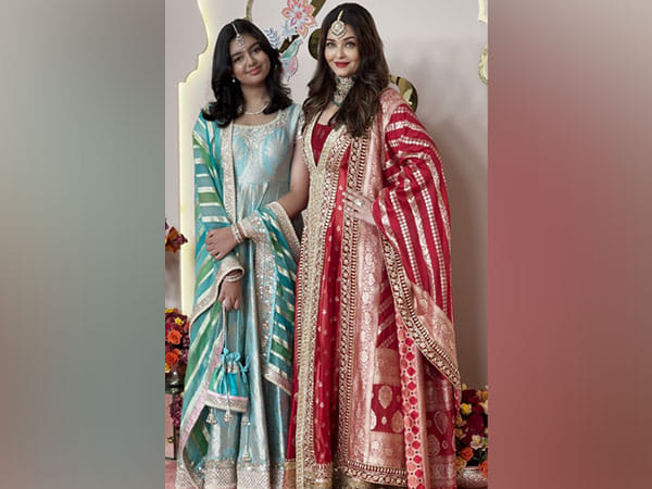 Aishwarya twins with daughter Aaradhya in matching traditional suits