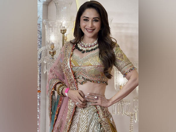 Madhuri Dixit's moves on 'Choli Ke Peeche Kya Hai' at Anant-Radhika's wedding are unmissable