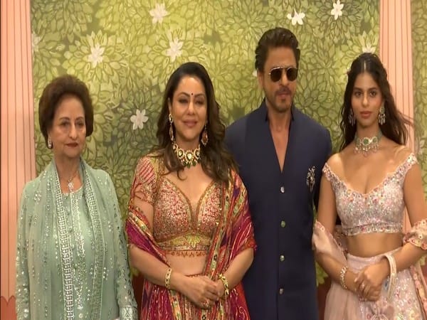 Shah Rukh Khan makes stylish entry with wife Gauri, daughter Suhana at Shubh Aashirwad ceremony of Anant-Radhika