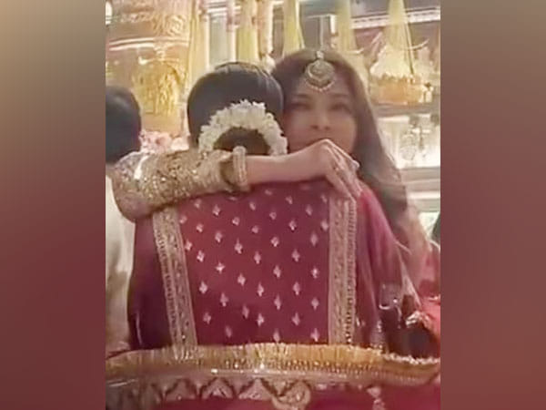 Aishwarya Rai, Deepika Padukone share heartwarming hug at Anant-Radhika's wedding