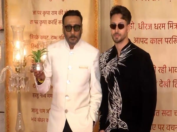 Tiger poses with his dad Jackie Shroff at Anant Ambani-Radhika Merchant's reception