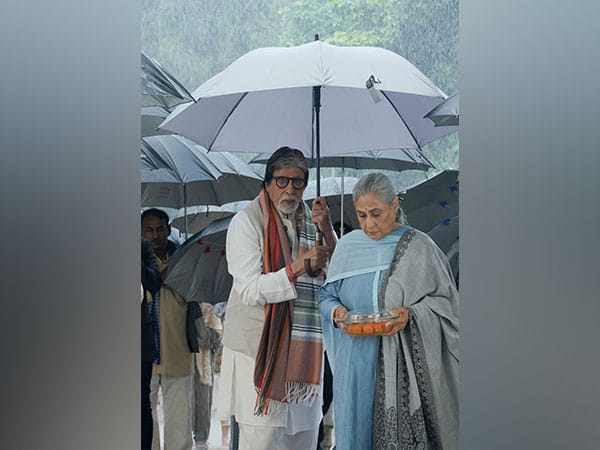 Couple goals: Amitabh Bachchan holds umbrella for wife Jaya in latest picture