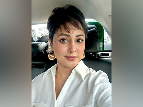 Keep going: Hina Khan drops new pics from work diaries