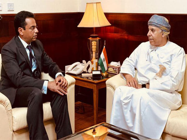 Oman Foreign Ministry official visits Indian embassy, offers condolences over passing away of Indian