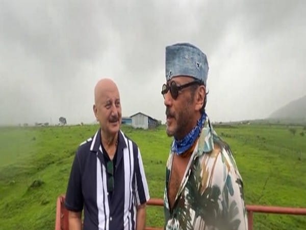 Anupam Kher enjoys nature with his friend Jackie Shroff, check video 