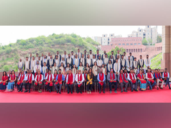 IIM Udaipur awards Post Graduate Diploma to 64 students at the Convocation for its PGDBAWE Program