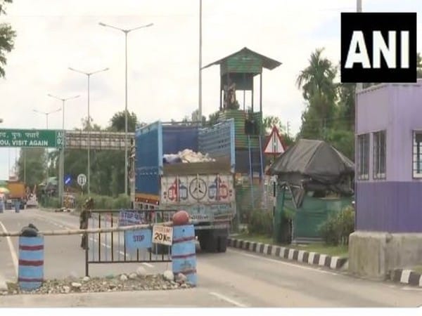 Trade from ICP Fulbari Indo-Bangladesh International border starts after being closed due to unrest in Dhaka