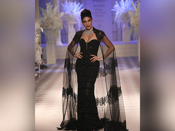 Jacqueline Fernandez oozes black beauty vibes at India Couture Week 2024 ramp 