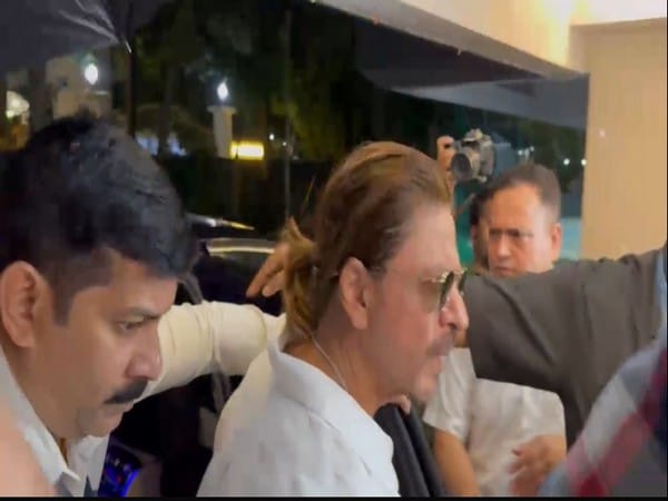 Shah Rukh Khan, Gauri Khan pay visit to Farah Khan after her mother Menaka Irani passes away 