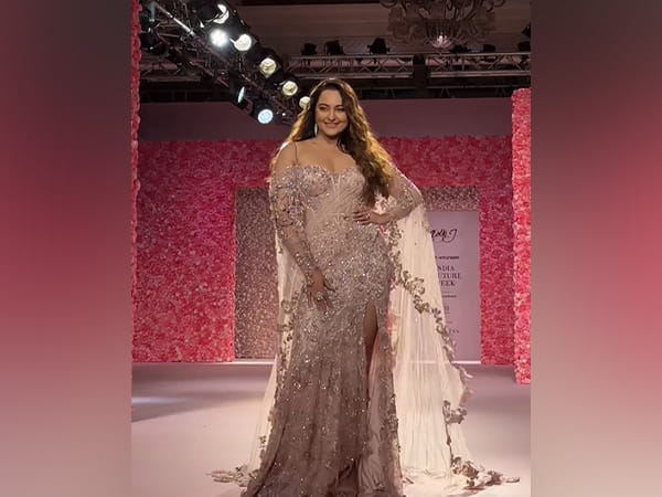 Sonakshi Sinha casts a spell at India Couture Week 2024 in shimmery pink gown 