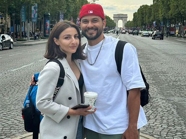 Soha Ali Khan, Kunal Kemmu celebrate 10 years of engagement in Paris