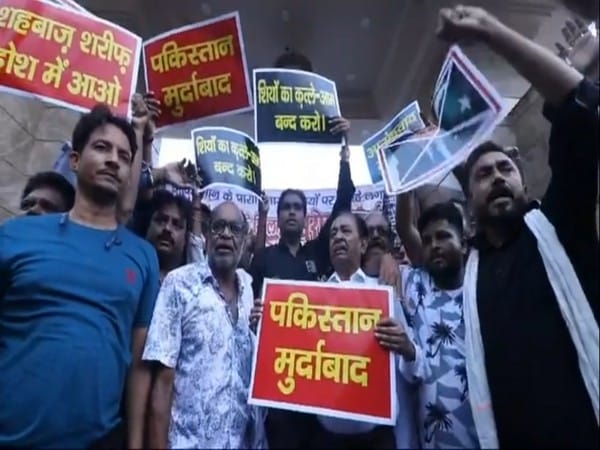Shia Muslims in Lucknow hold protest against sectarian violence in Pakistan