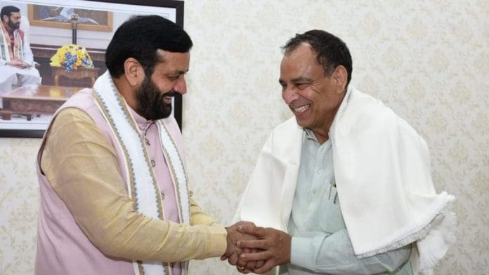 Haryana CM Nayab Saini (L) congratulates Badoli (Right) | X: @NayabSainiBJP