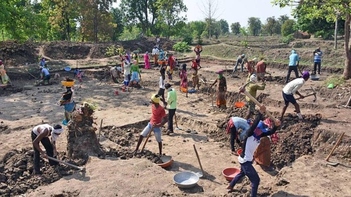 Workers employed under the MGNREGS in Madhya Pradesh | Photo: ANI