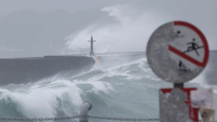Waves break against the protecting walls as Typhoon Gaemi approaches in Keelung, Taiwan July 24, 2024. REUTERS/Carlos Garcia Rawlins