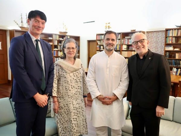 Cong leaders Sonia Gandhi and Rahul Gandhi meet Irish envoy to India