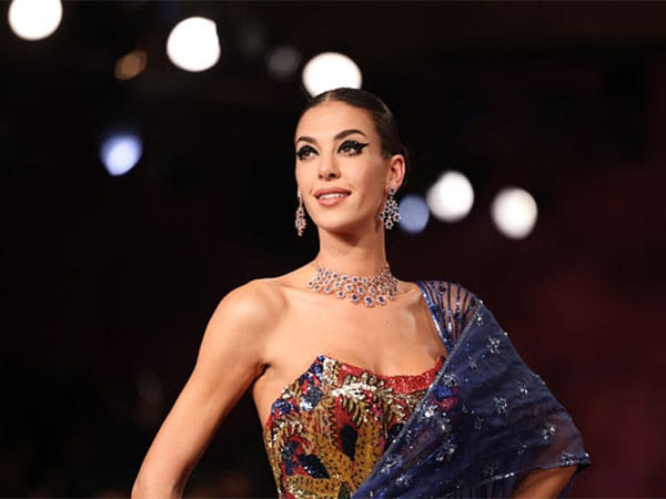 Tanishq illuminates the Grand Finale of India Couture Week 2024 Showcasing Best of its Collections with Falguni Shane Peacock