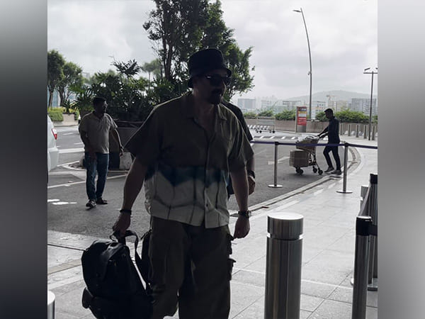 Pap diaries: Sunny Deol marks a cool appearance at Mumbai airport 