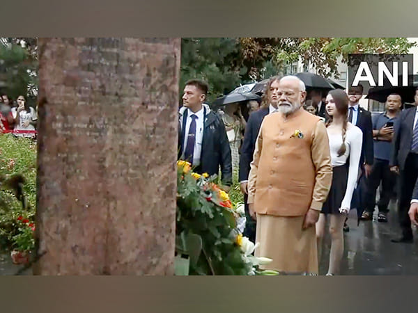 PM Modi lays wreath at Jam Saheb of Nawanagar Memorial in Warsaw