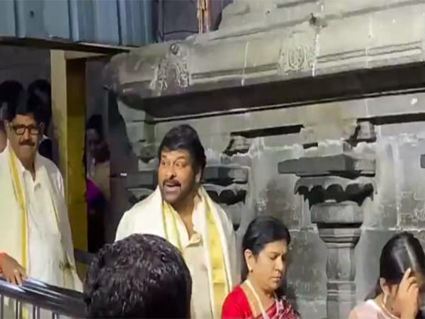 Chiranjeevi and wife Surekha offer prayers at Tirumala on his birthday
