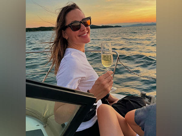 Jennifer Garner shares 'nerdy farm facts' about growing pumpkins