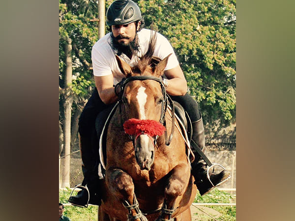 Randeep Hooda shares throwback horse-riding pics on National Sports Day