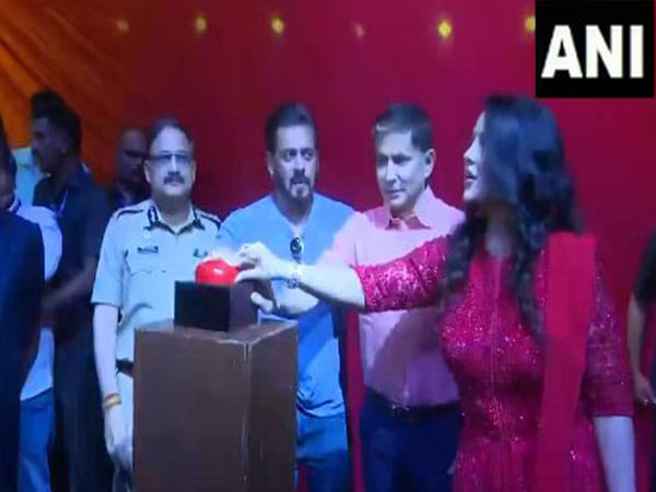 Salman Khan joins Amruta Fadnavis in campaign for eco-friendly Ganpati idols in Mumbai