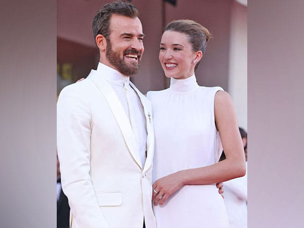 Justin Theroux, Nicole Brydon Bloom are engaged