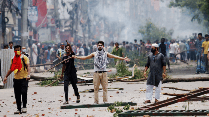 File photo: Protesters clash with Border Guard Bangladesh (BGB) and police in Dhaka on 19 July, 2024 | Reuters/Mohammad Ponir Hossain