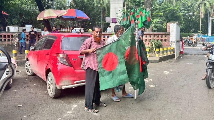 A street vendor selling flag of Bangladesh in Dhaka | Ananya Bhardwaj | ThePrint