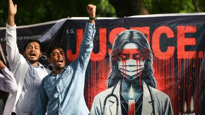 Medical professionals and students condemn rape and murder of the Kolkata trainee doctor in New Delhi | Photo: Suraj Singh Bisht