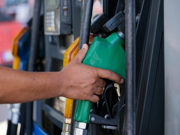 Pakistan: Government announces slight reduction in petroleum prices