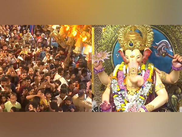 Ganesh Chaturthi 2024: Devotees queue up in large numbers at Lalbaugcha Raja for Bappa's darshan