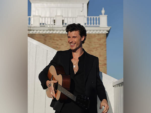 Shawn Mendes unveils new single 'Nobody Knows' at MTV VMAs