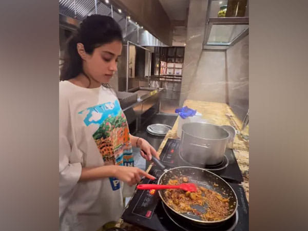 Rohit Saraf drops appreciation post for Janhvi Kapoor's 