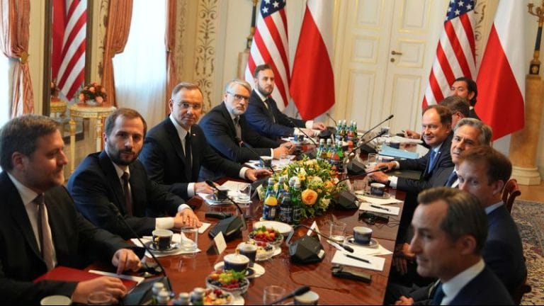 Poland supports allowing Ukraine to fire Western missiles into Russia after talks with Blinken