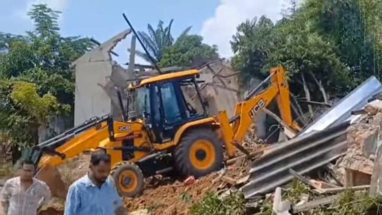 Police open fire as clashes break out during eviction drive in Assam’s Sonapur, 2 villagers killed