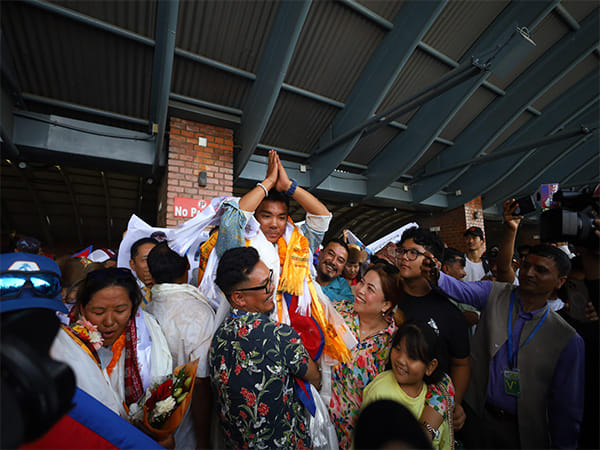 Record-setting mountaineers Nima Rinji, Dawa Yangzum return to heroic welcome in Nepal