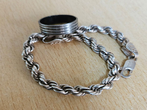 Silver touches Rs 1 lakh mark on MCX march contrac