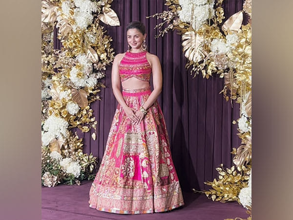 Alia Bhatt shines in her vibrant mehendi lehenga at Manish Malhotra's Diwali bash