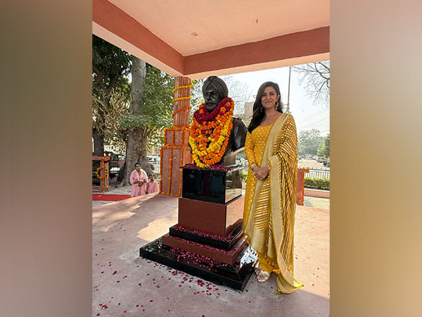 Nimrat Kaur unveils her father Major Bhupendra Singh's statue in Sri Ganganagar