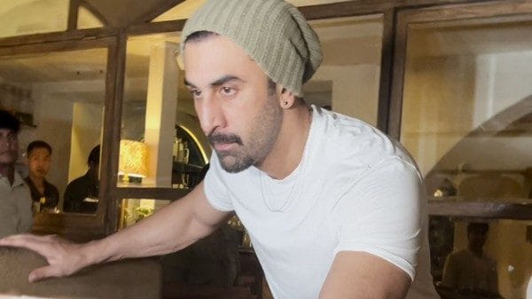 Ranbir Kapoor steps out with new beard look,  see pics